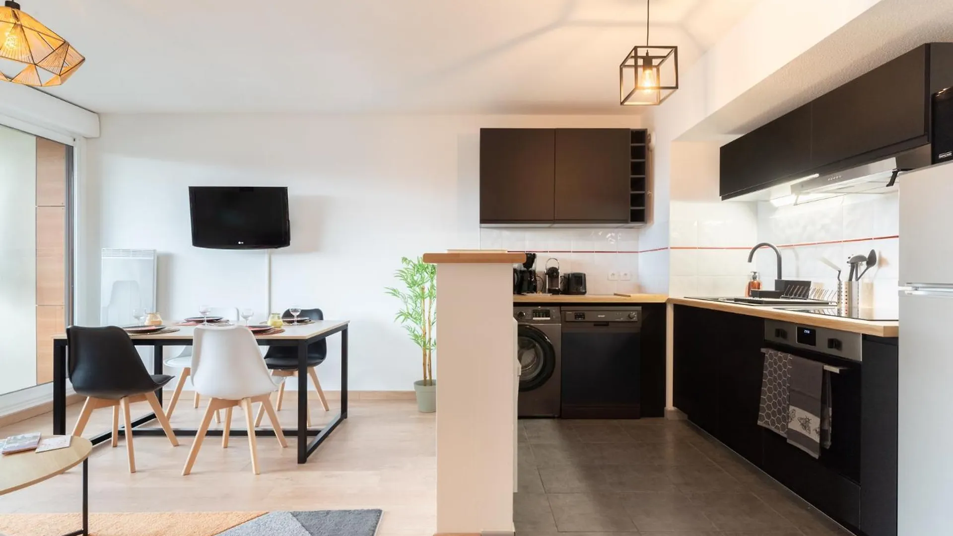 Le Rubens - Appartement 2 Chambres - 6 Personnes - Parking - Metro Toulouse 0*,  Fransa